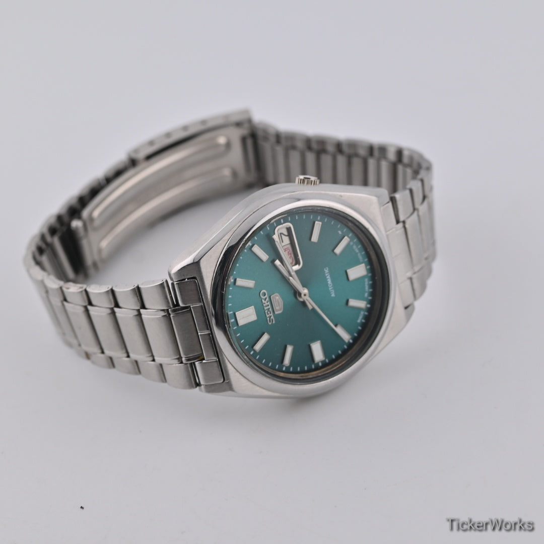 Seiko 5 Automatic 7009 Emerald Green Dial Day-Date 1980s Vintage Watch
