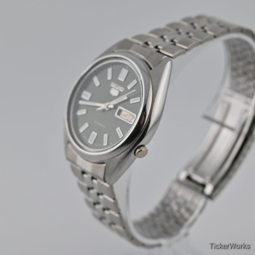 Seiko 5 Automatic 7009 Olive Green Dial 1980s Vintage Watch