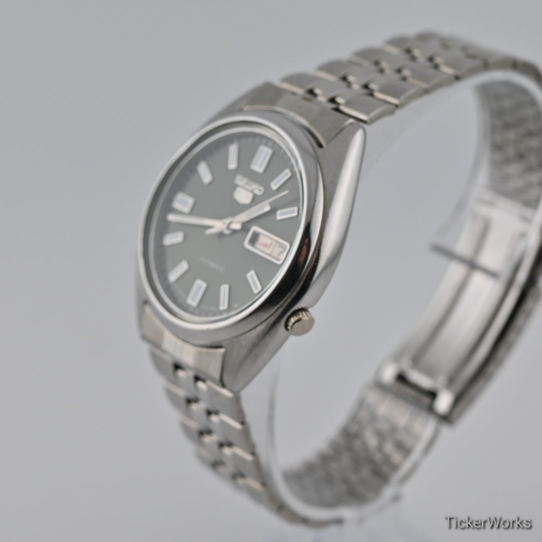 Seiko 5 Automatic 7009 Olive Green Dial 1980s Vintage Watch