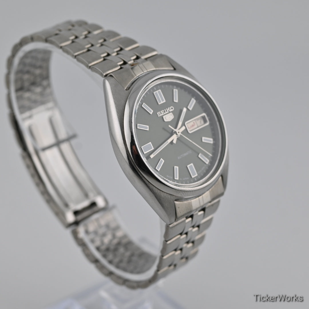Seiko 5 Automatic 7009 Olive Green Dial 1980s Vintage Watch