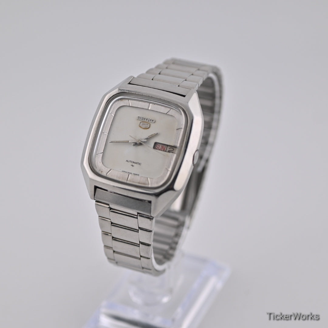 Seiko 5 Automatic 7009 White Day-Date TV Square 1980s 37mm
