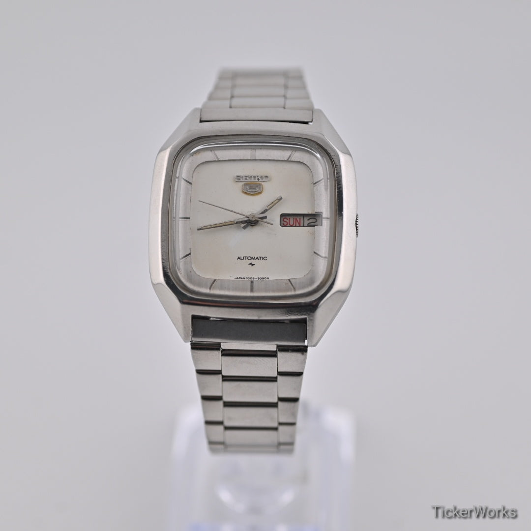 Seiko 5 Automatic 7009 White Day-Date TV Square 1980s 37mm
