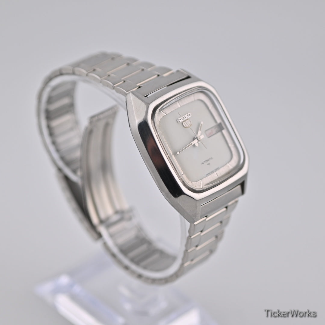 Seiko 5 Automatic 7009 White Day-Date TV Square 1980s 37mm