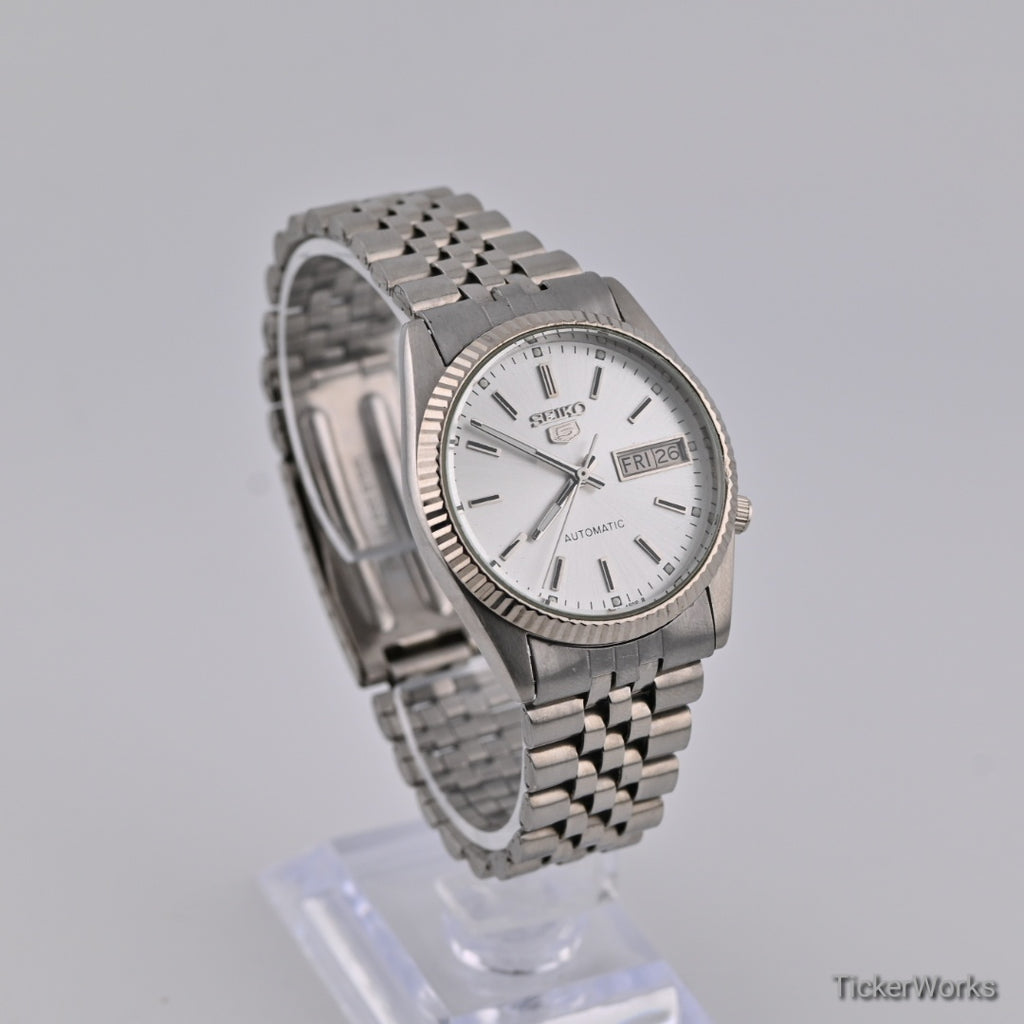 Seiko 5 Automatic 7009 Sunburst Silver Day-Date 1980s 37mm