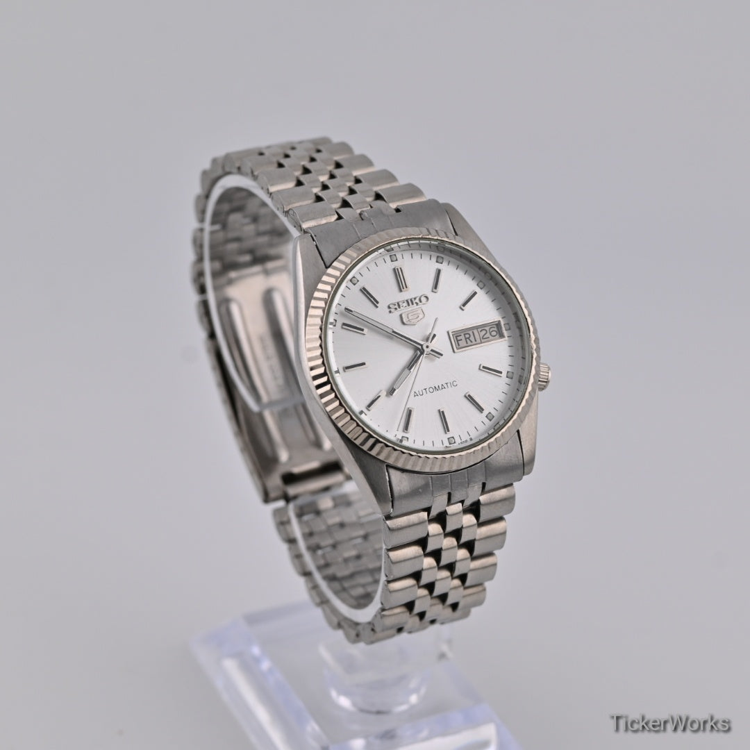 Seiko 5 Automatic 7009 Sunburst Silver Day-Date 1980s 37mm