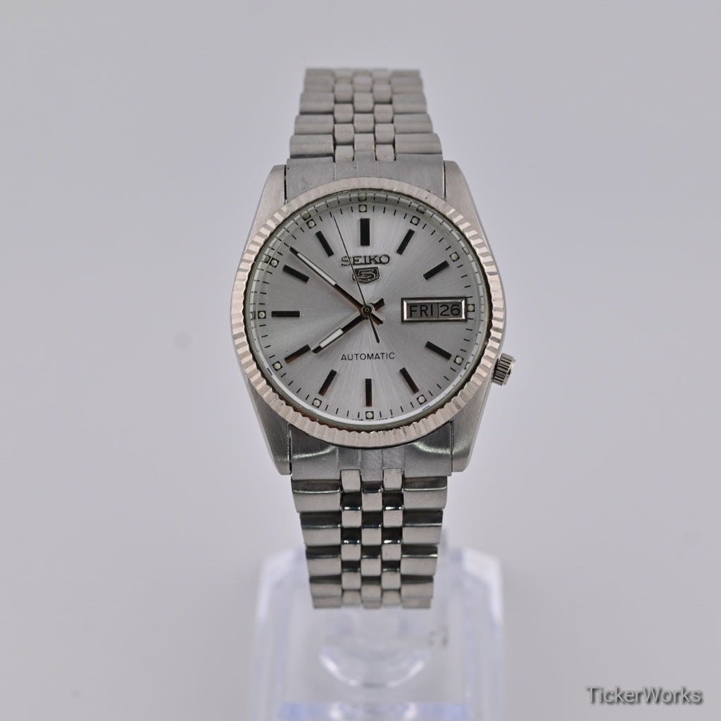 Seiko 5 Automatic 7009 Sunburst Silver Day-Date 1980s 37mm