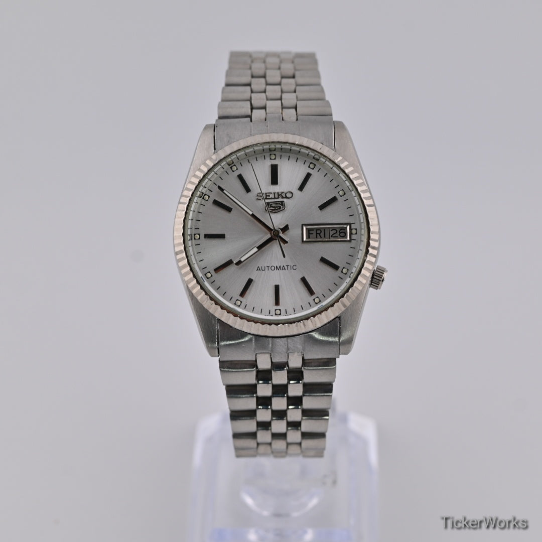 Seiko 5 Automatic 7009 Sunburst Silver Day-Date 1980s 37mm
