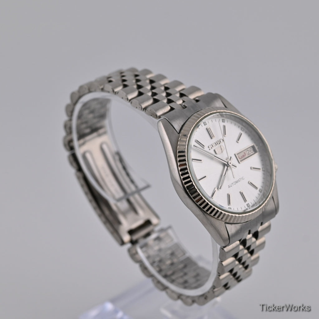 Seiko 5 Automatic 7009 Sunburst Silver Day-Date 1980s 37mm