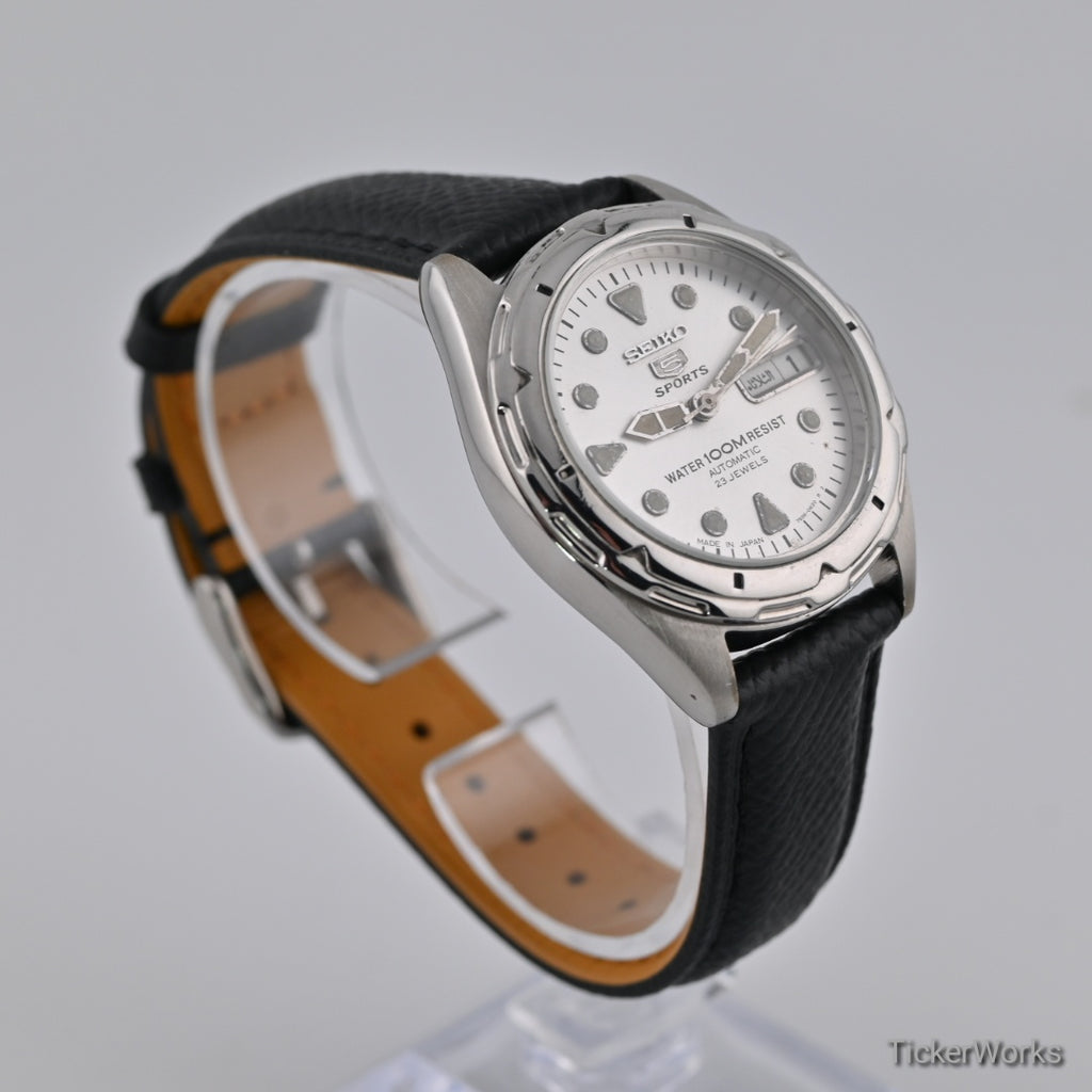 Seiko 5 Sports Automatic Sunburst Silver Day-Date 2000s 37mm