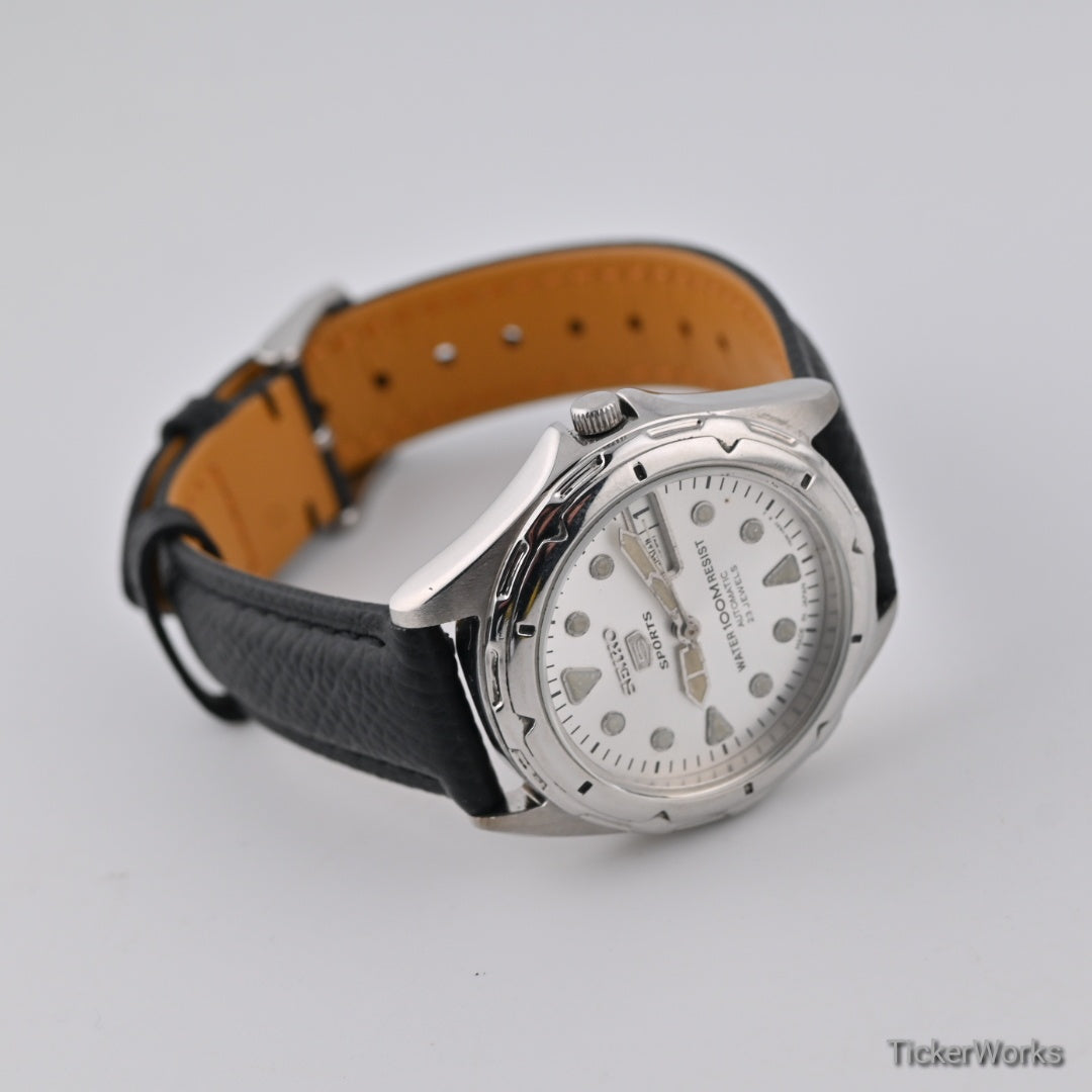 Seiko 5 Sports Automatic Sunburst Silver Day-Date 2000s 37mm