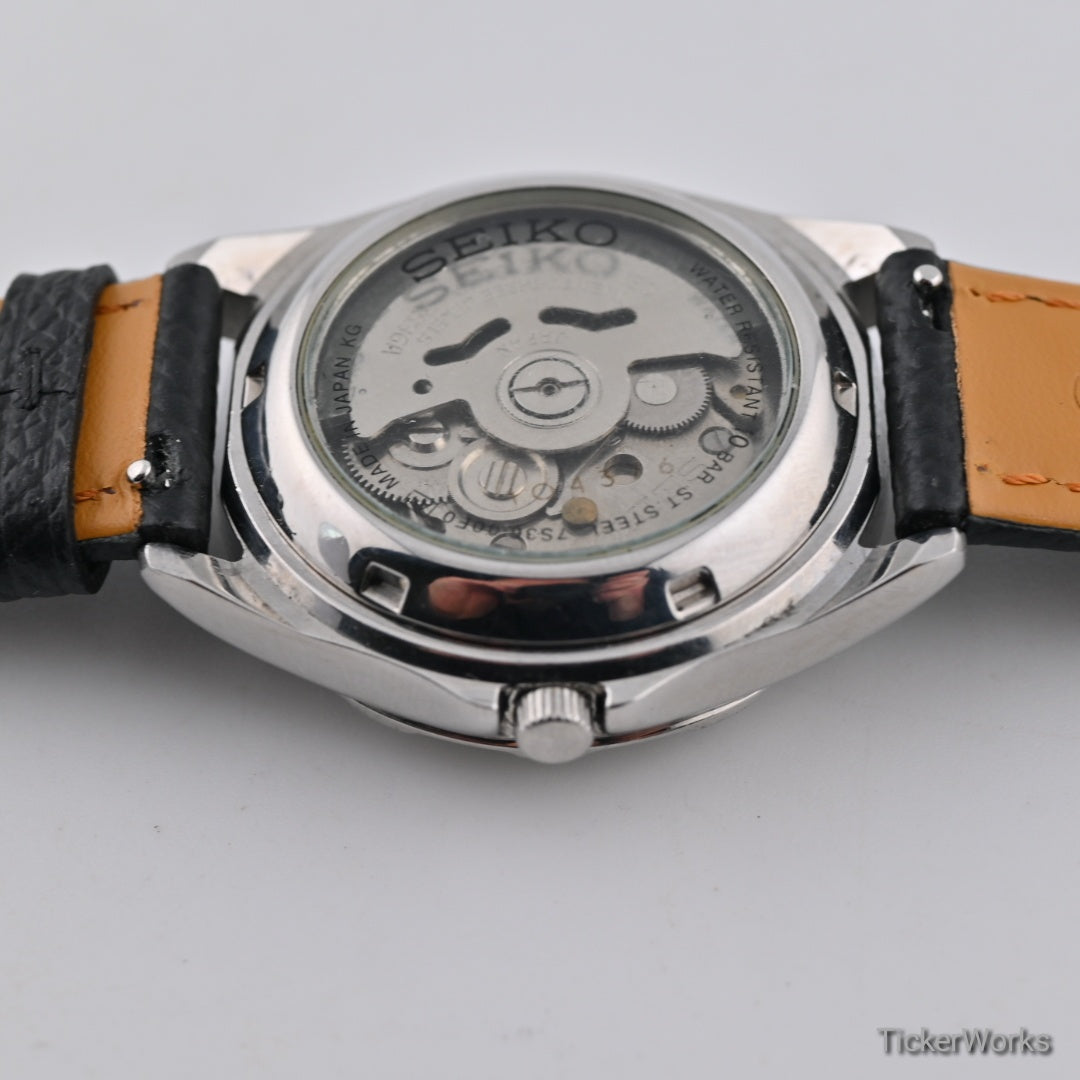 Seiko 5 Sports Automatic Sunburst Silver Day-Date 2000s 37mm