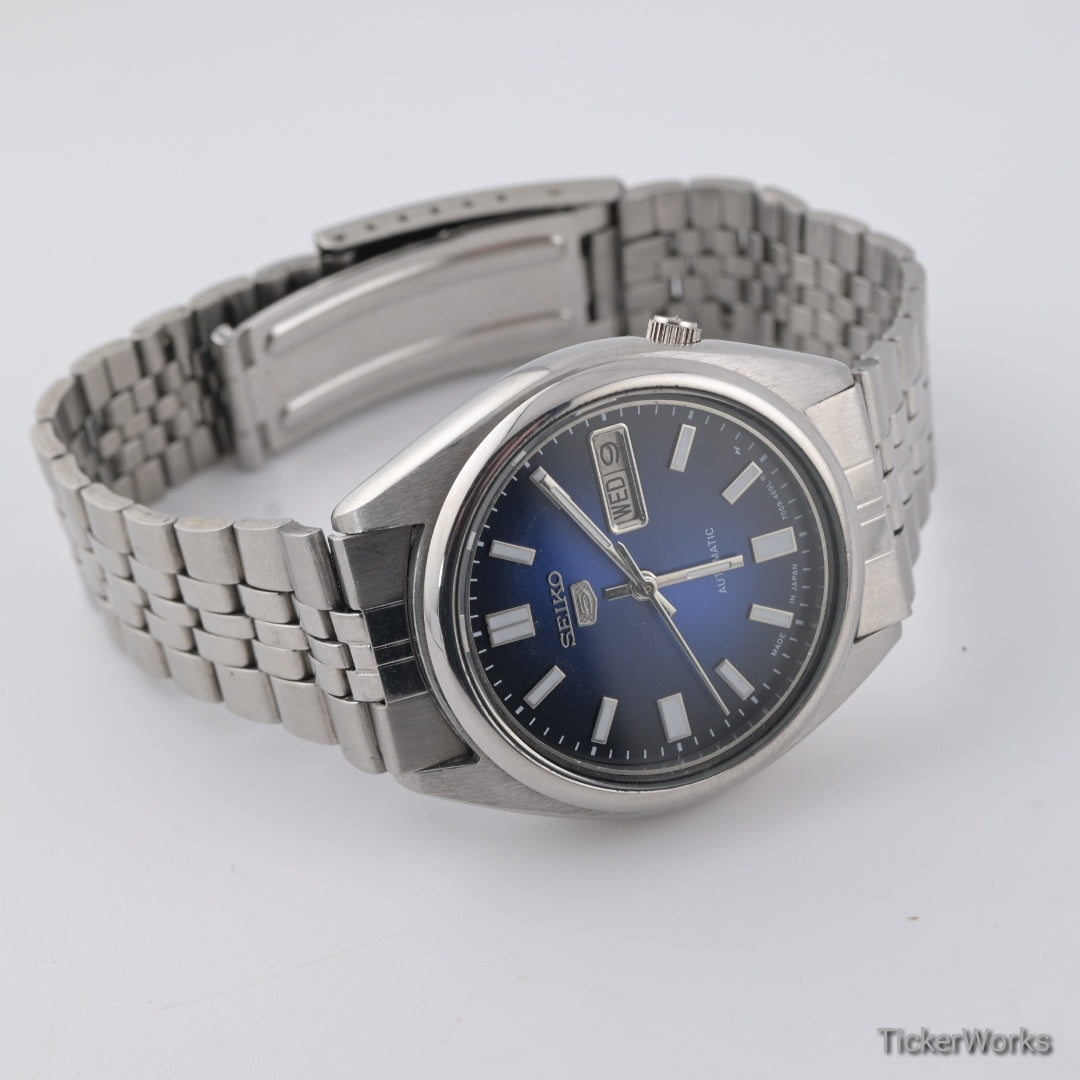 Seiko 5 Automatic 7009 Sunburst Blue Dial 1980s Vintage Watch