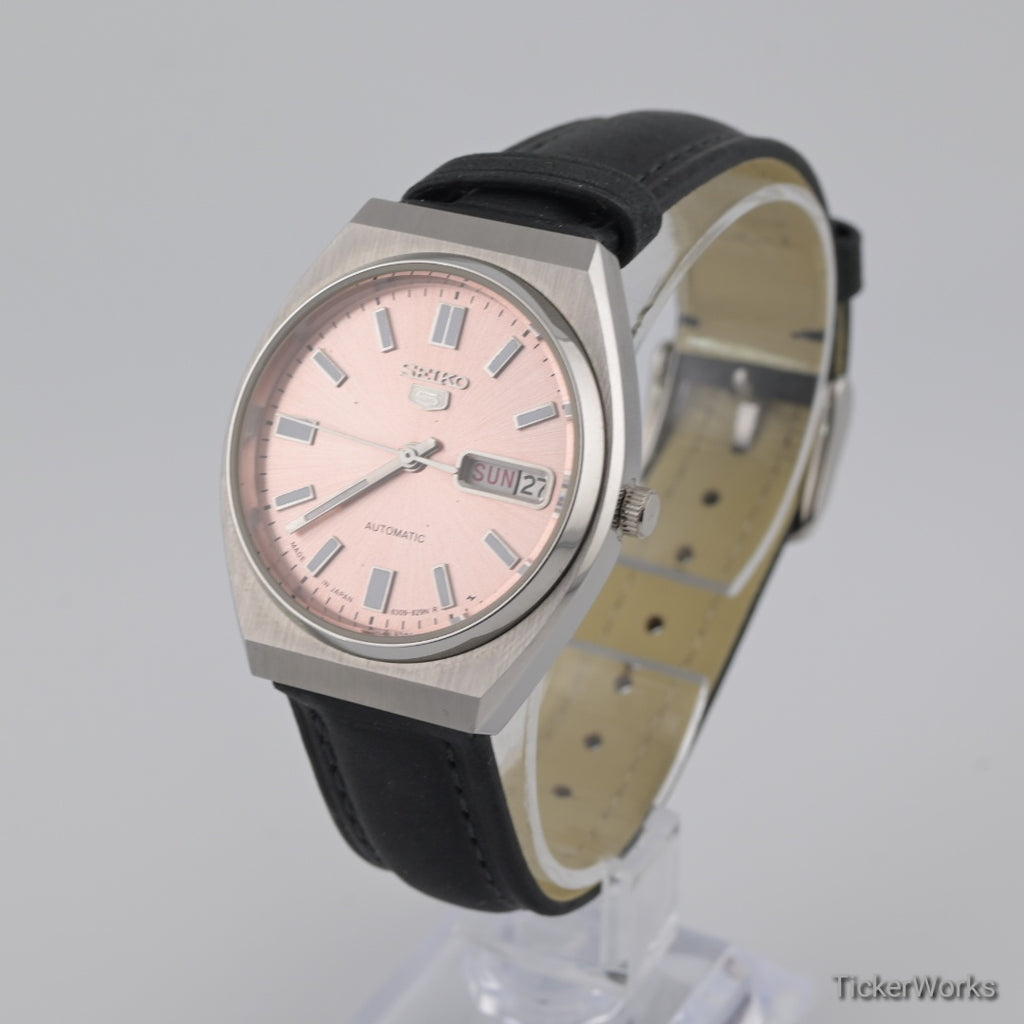 Seiko 5 Automatic Salmon Pink Day-Date 1980s 35mm