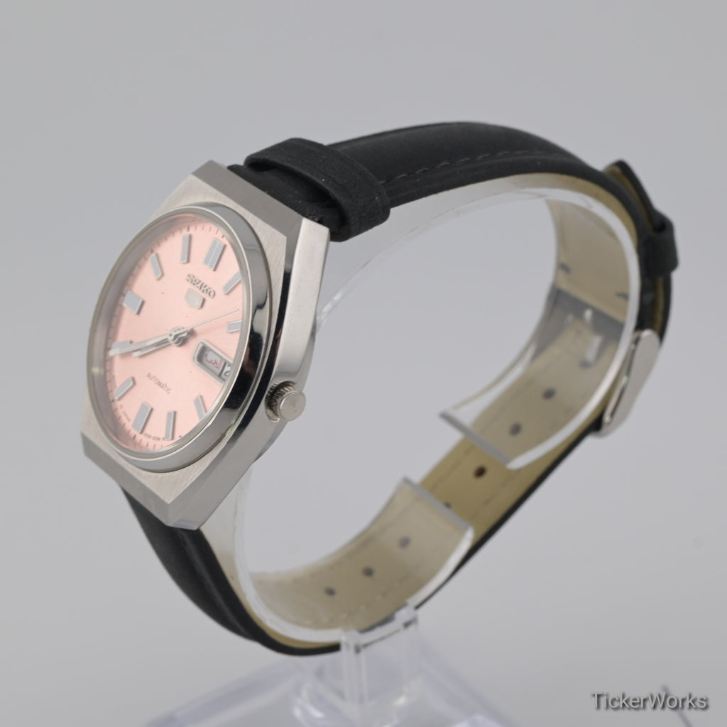 Seiko 5 Automatic Salmon Pink Day-Date 1980s 35mm