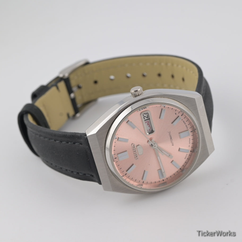 Seiko 5 Automatic Salmon Pink Day-Date 1980s 35mm