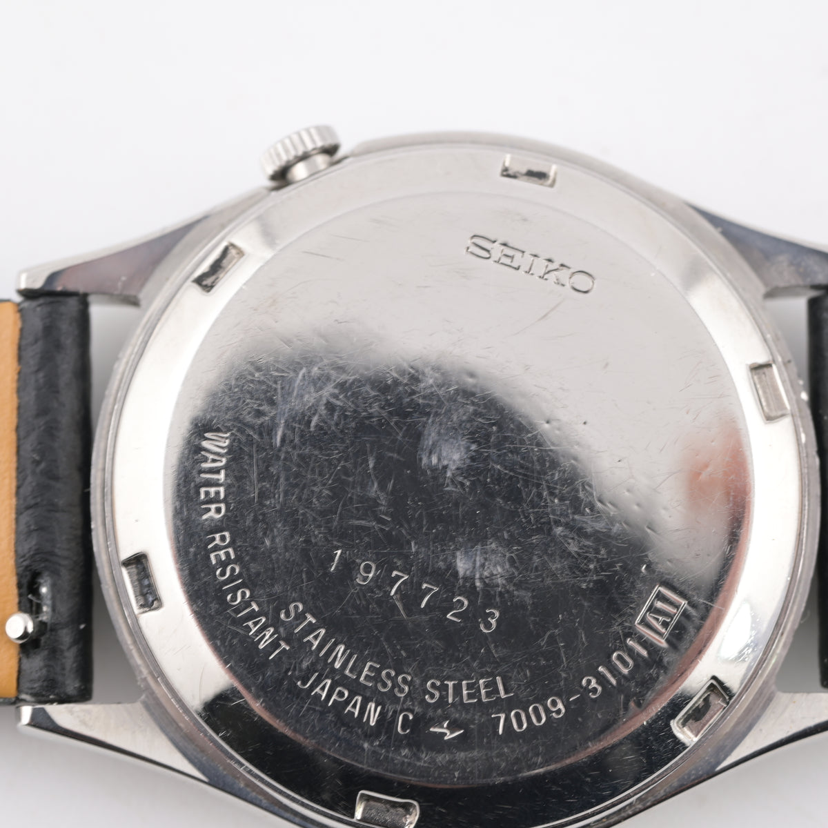 Seiko 7009-3101 1980s Black/Gold Dress Dial 37mm