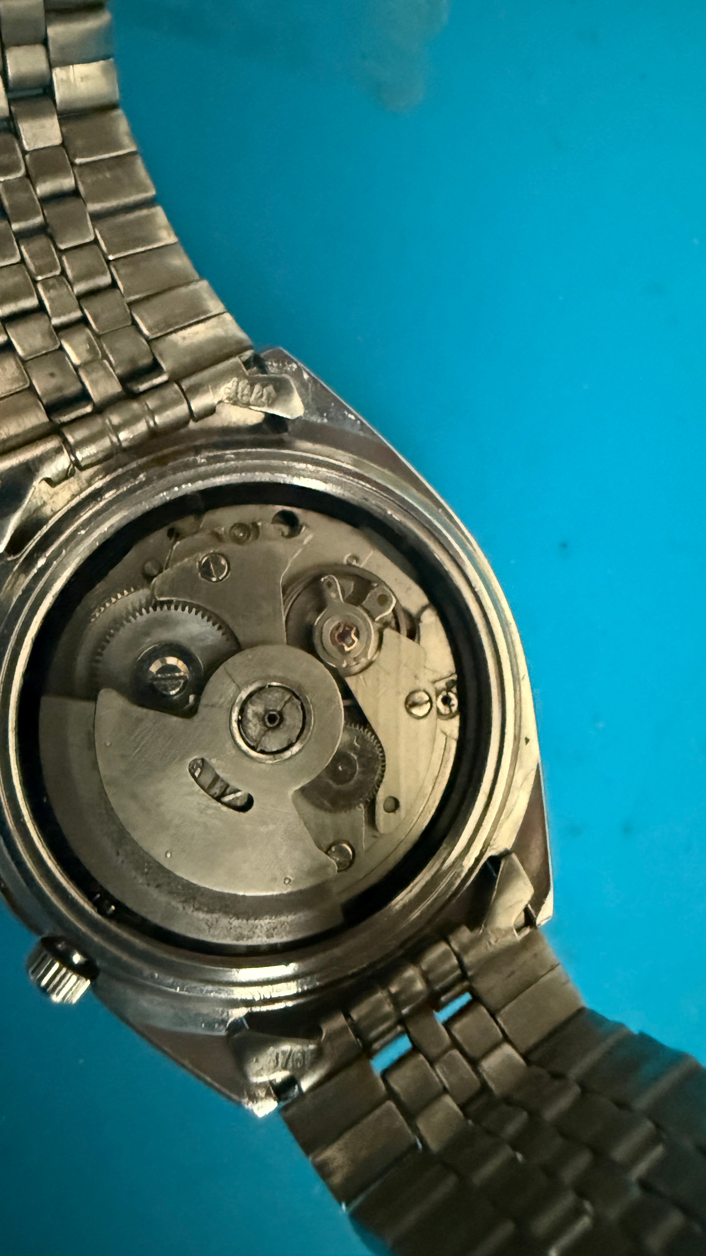 Seiko 5 Automatic 7009 Olive Green Dial 1980s Vintage Watch